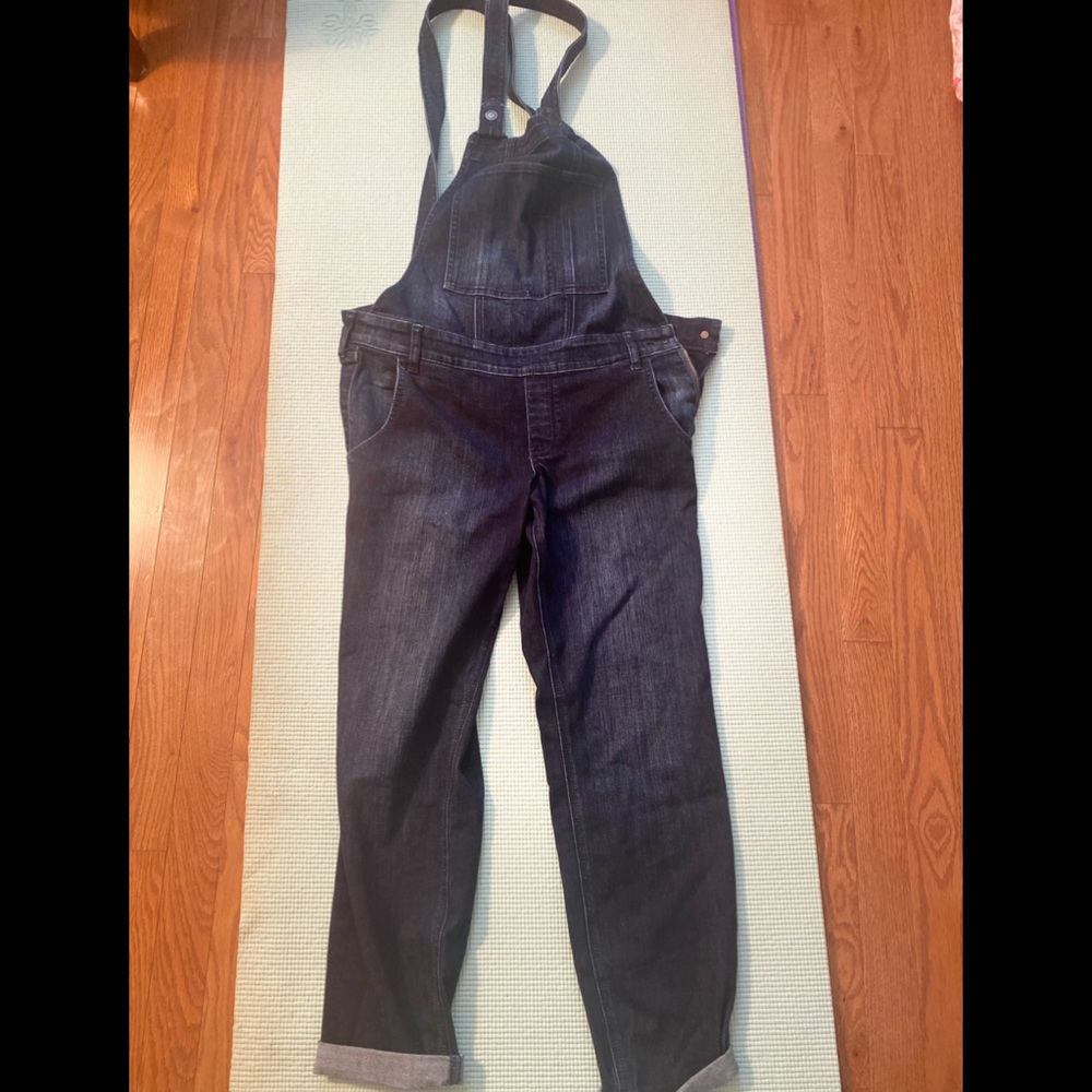 NEW-never worn Hollister dark wash overalls in large